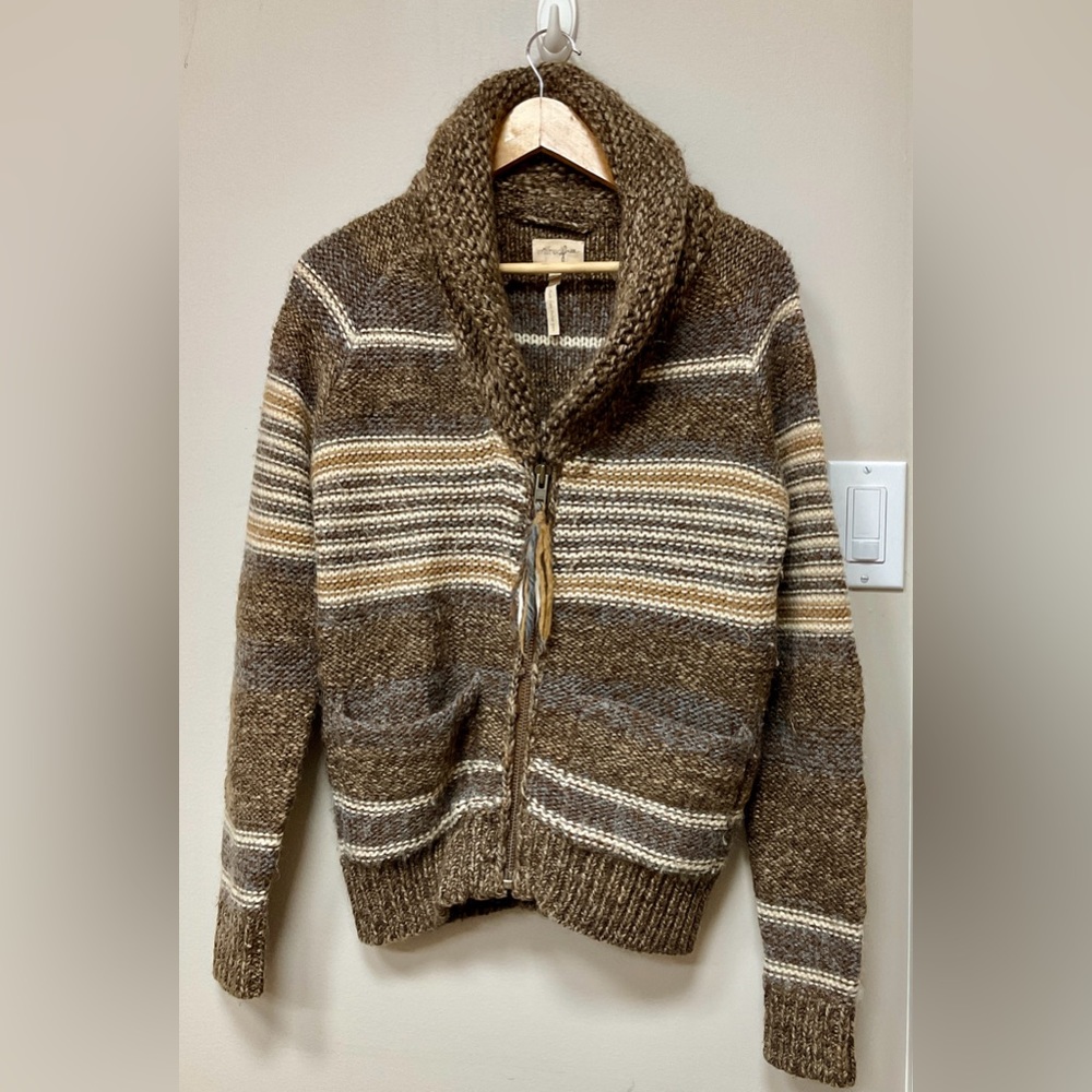 Knitted Women Cardigan Wilfred Free Brown/Beige/Off White and some grey blue.